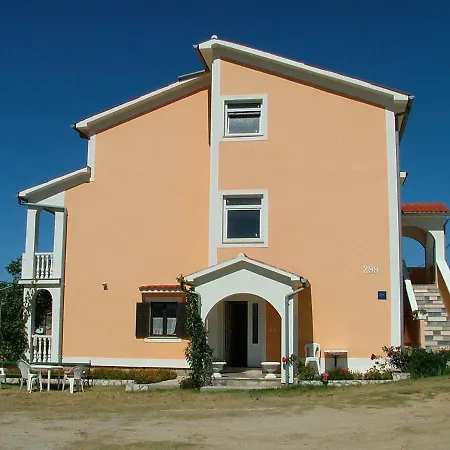 Lidija لوبار